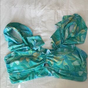 Cupshe Women’s Swim Top in Blue and Green Floral Design